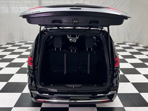New 2026 Chrysler Pacifica Select image 10