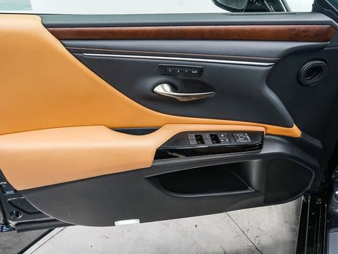 Certified 2025 Lexus ES 300h w/ Premium Package image 22