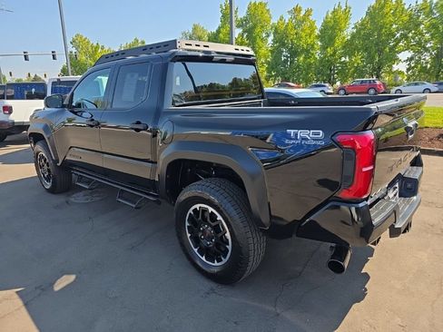 Used 2025 Toyota Tacoma TRD Off-Road AWD/4WD image 4