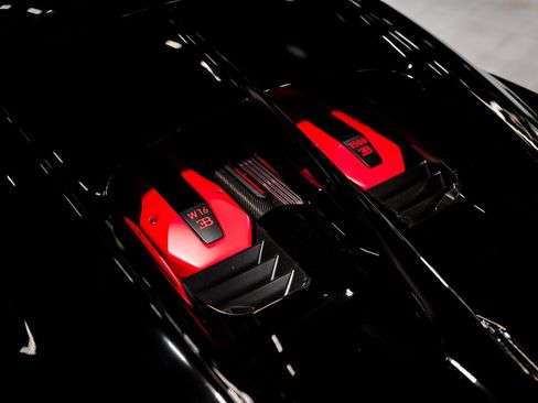 Used 2022 Bugatti Chiron Pur Sport image 8