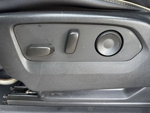 Used 2023 Chevrolet Suburban Premier image 40