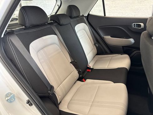 Used 2025 Hyundai Venue SEL FWD image 42