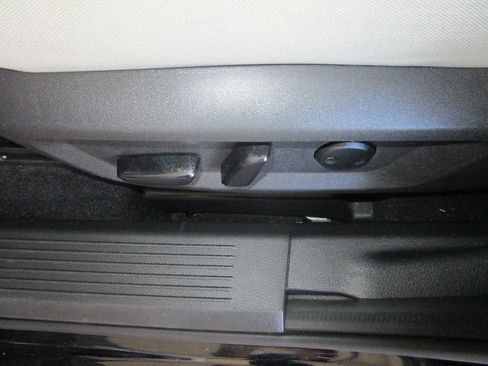 Used 2023 Nissan Rogue SV image 16