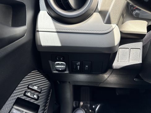 Used 2015 Toyota RAV4 LE FWD image 26
