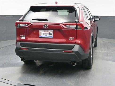 Used 2025 Toyota RAV4 XLE w/ Convenience Package image 5