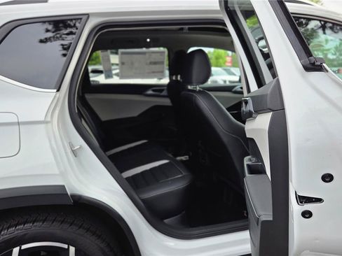 New 2026 Volkswagen Taos SEL AWD/4WD image 34