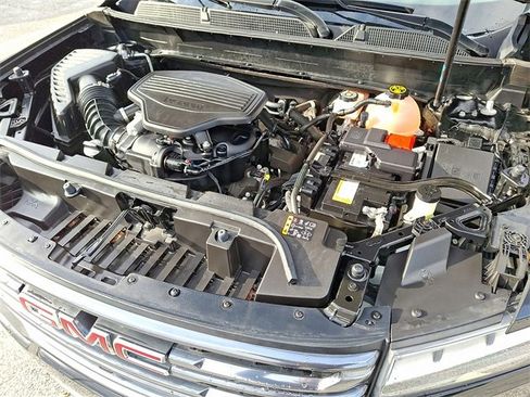 Used 2022 GMC Acadia AT4 w/ Technology Package image 29