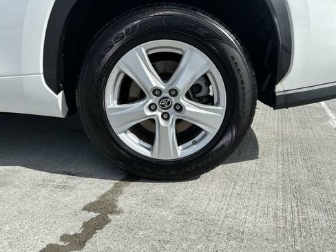 Used 2023 Toyota Highlander L FWD image 11