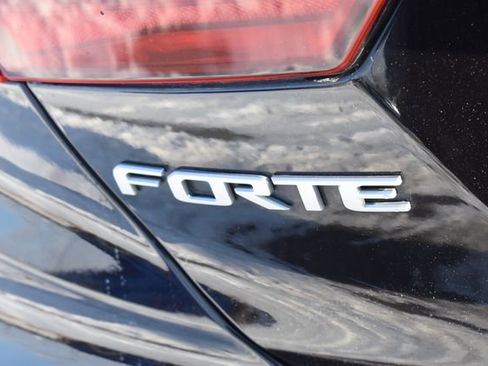 Certified 2022 Kia Forte LXS image 15