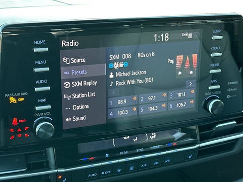 Used 2022 Toyota Sienna XLE image 23