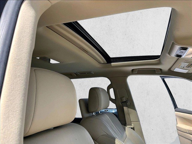 Used 2013 Lexus LX 570 4WD w/ Luxury Pkg w/Pre-crash image 15