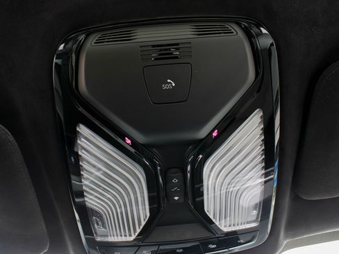 Used 2024 BMW X7 xDrive40i w/ M Sport Package AWD/4WD image 44