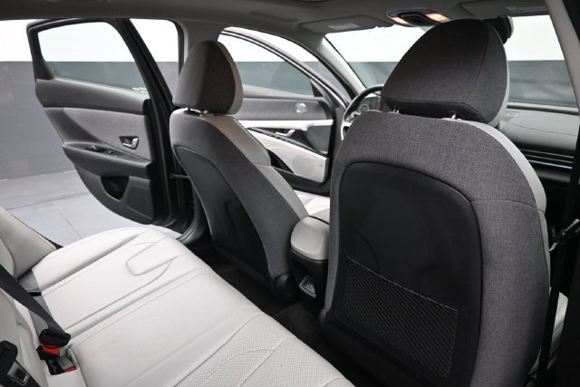 Used 2024 Hyundai Elantra Limited FWD image 15