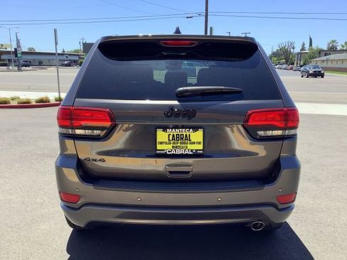 Used 2018 Jeep Grand Cherokee Altitude AWD/4WD image 27