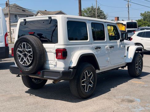 Used 2025 Jeep Wrangler Unlimited Sahara AWD/4WD image 6