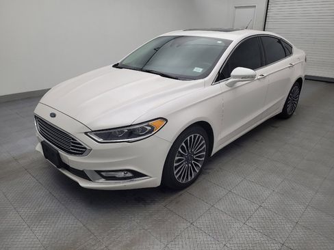 Used 2017 Ford Fusion SE w/ Fusion SE Technology Package FWD image 2