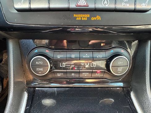 Used 2018 INFINITI QX30 Premium w/ Navigation Package image 22