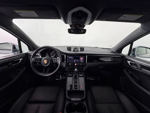 Certified 2024 Porsche Macan AWD/4WD image 6