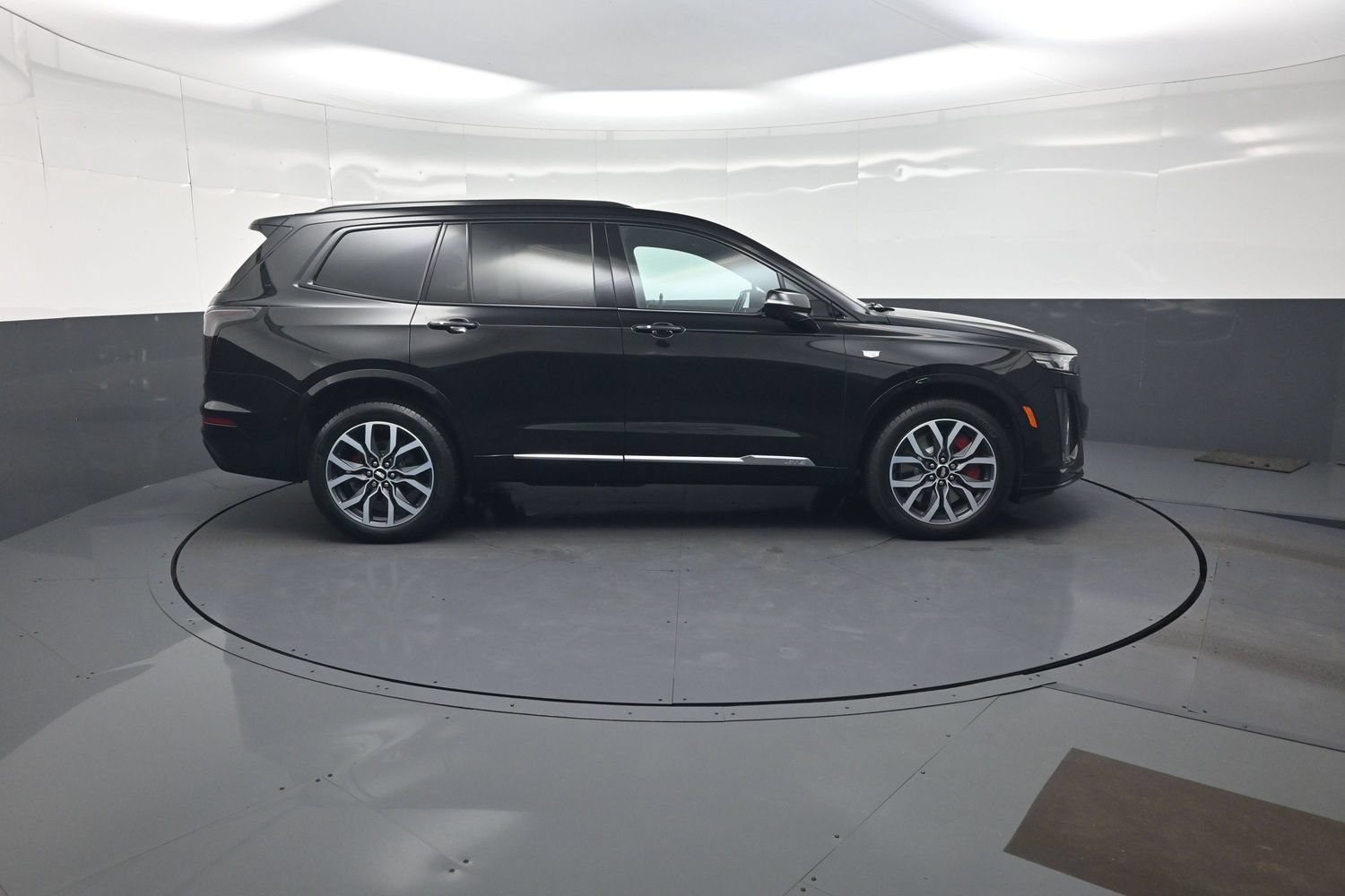 Used 2024 Cadillac XT6 Sport w/ Technology Package AWD/4WD image 2