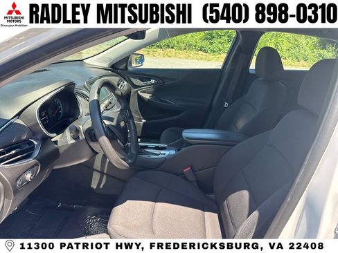 Used 2018 Chevrolet Malibu Hybrid FWD image 3