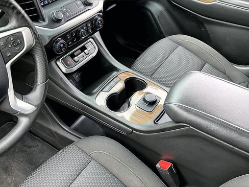 Used 2023 GMC Acadia SLE image 15