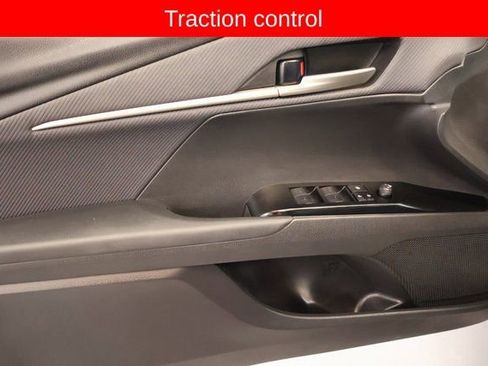 Used 2025 Toyota Camry SE image 12