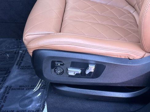 Used 2023 BMW X7 xDrive40i w/ Premium Package image 13