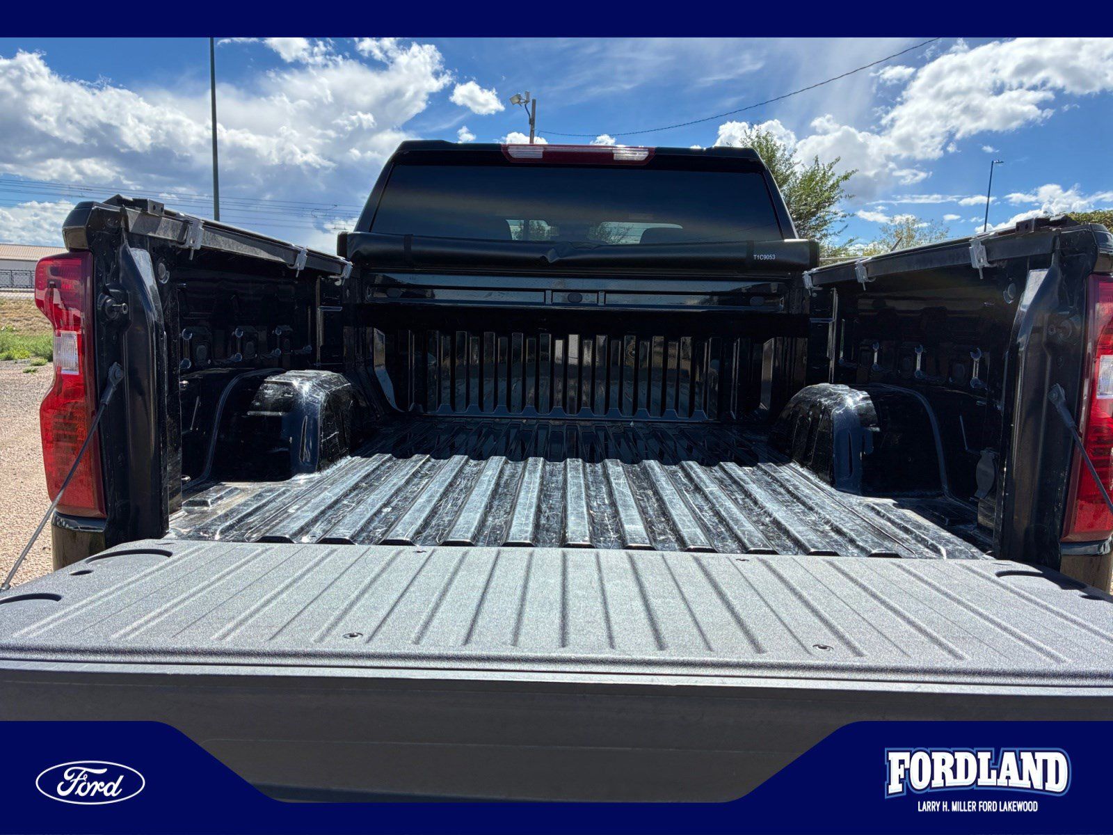 Used 2024 Chevrolet Silverado 1500 LT AWD/4WD image 32