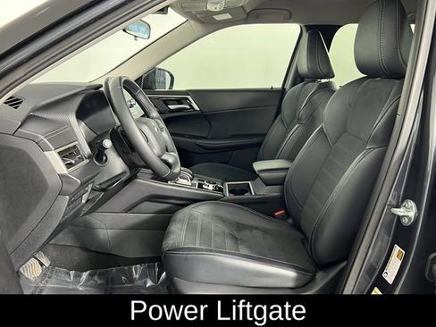 Used 2024 Mitsubishi Outlander SE image 11