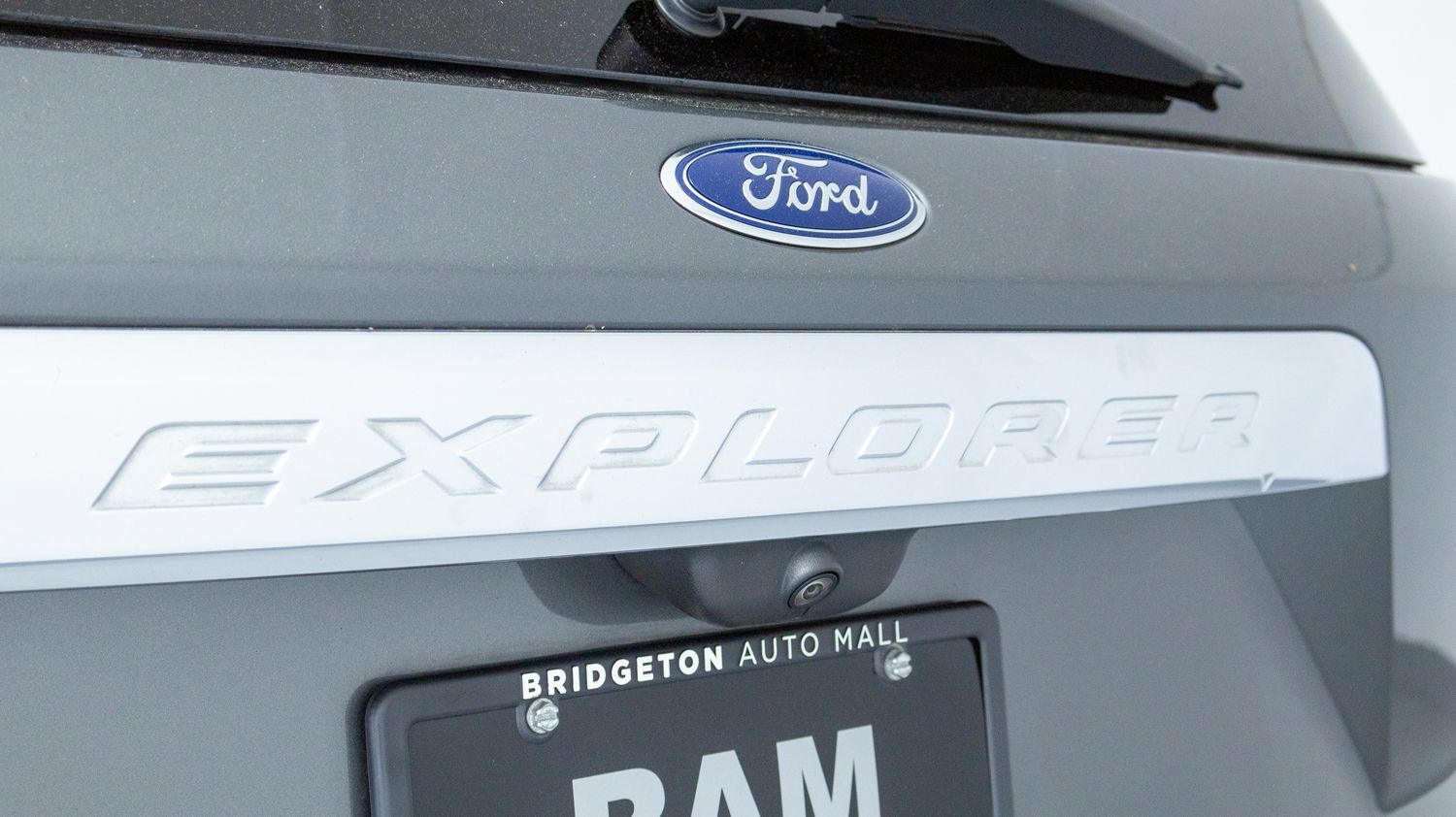 Used 2023 Ford Explorer XLT w/ Equipment Group 202A AWD/4WD image 31