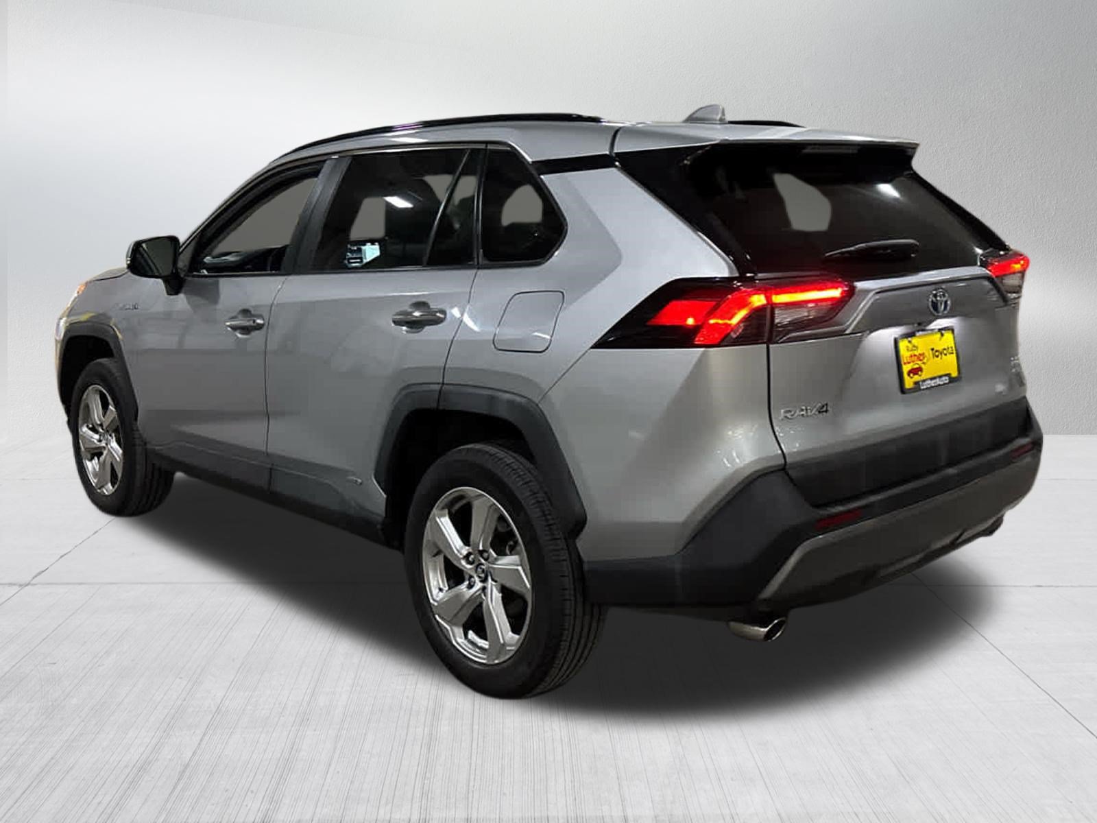 Used 2021 Toyota RAV4 Limited AWD/4WD image 4