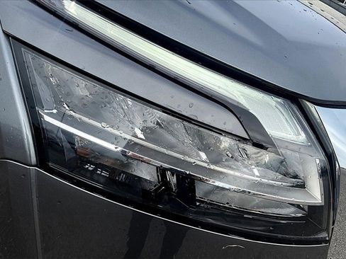 Used 2024 Nissan Pathfinder Platinum w/ Cargo Package image 30