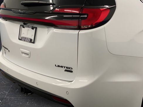 New 2026 Chrysler Pacifica Limited w/ S Appearance Package AWD/4WD image 41