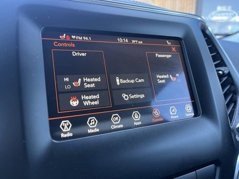 Used 2021 Jeep Cherokee Latitude Plus w/ Sun & Sound Group image 16