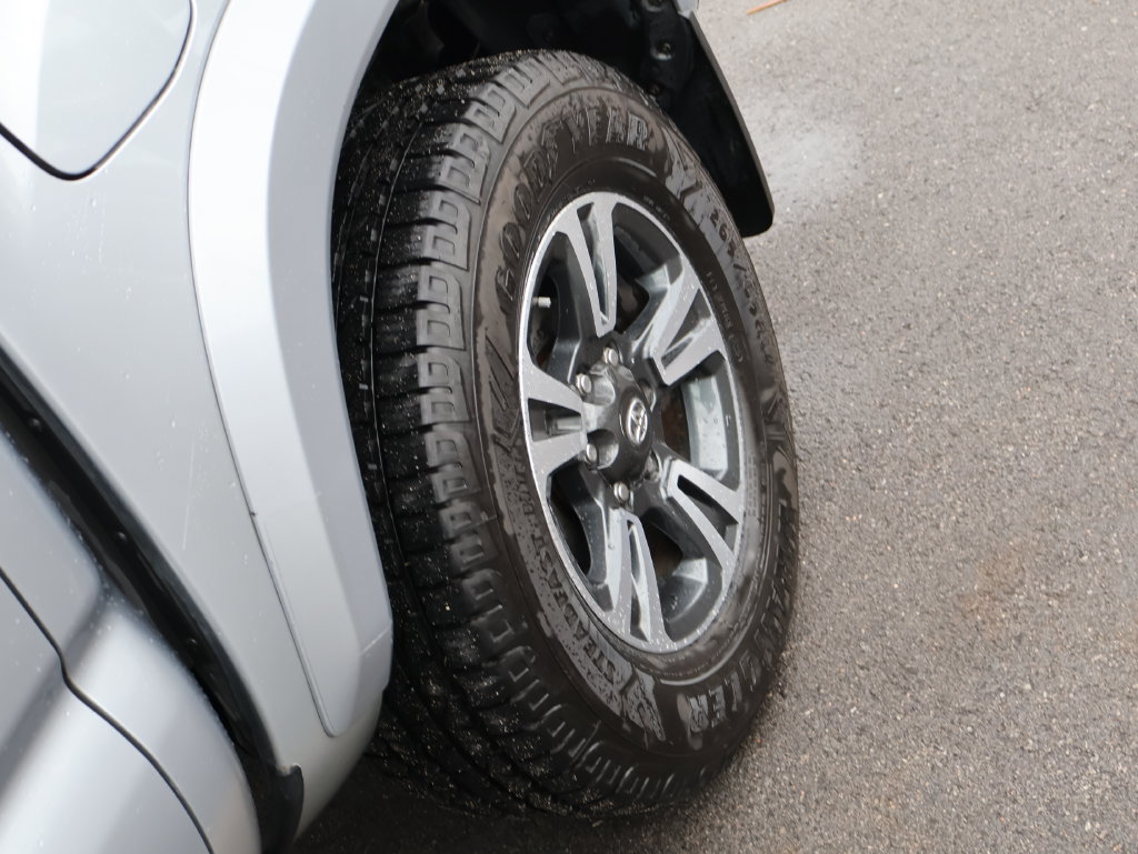 Used 2017 Toyota Tacoma TRD Sport w/ Tow Package (A/T) AWD/4WD image 32