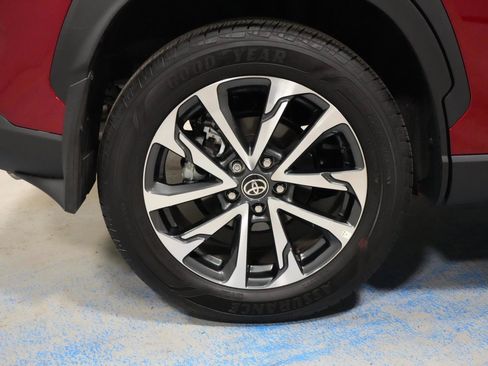 Used 2025 Toyota Corolla Cross XLE w/ Convenience Package AWD/4WD image 36