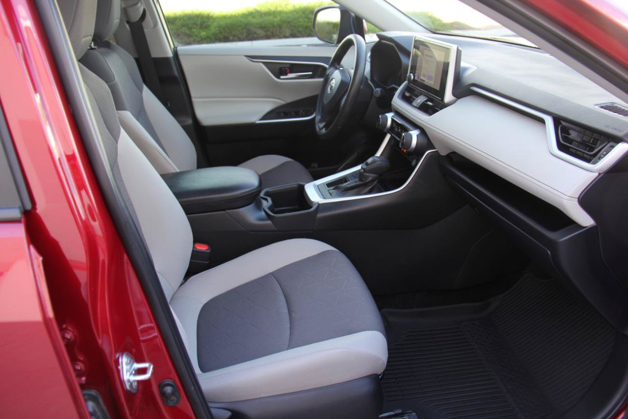Used 2025 Toyota RAV4 XLE w/ Convenience Package FWD image 26