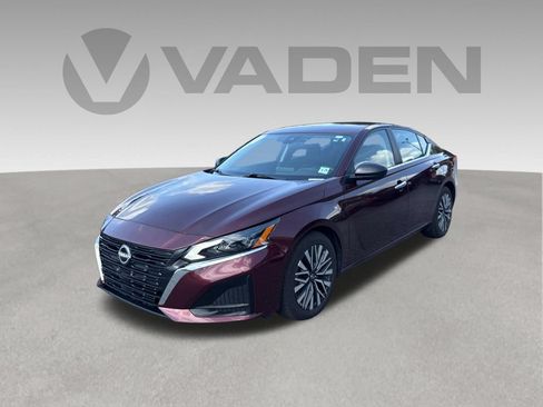 Used 2025 Nissan Altima 2.5 SV FWD image 1