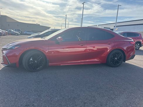 Used 2026 Toyota Camry SE w/ Convenience Package image 1