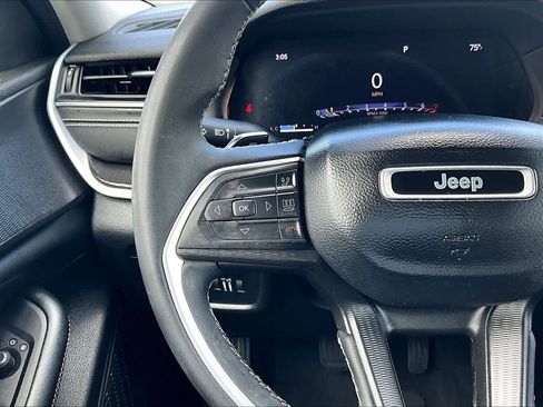 Used 2024 Jeep Grand Cherokee L Laredo image 24