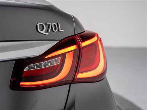Used 2018 INFINITI Q70 L 3.7 image 15