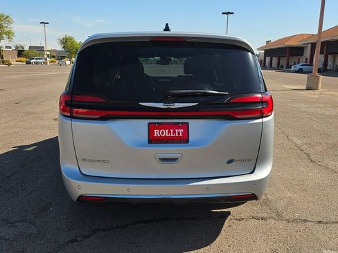 Used 2023 Chrysler Pacifica Touring-L FWD image 10