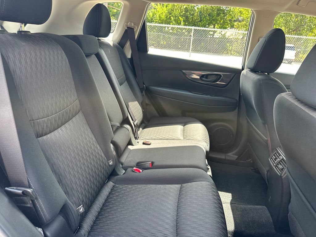 Used 2020 Nissan Rogue S FWD image 25