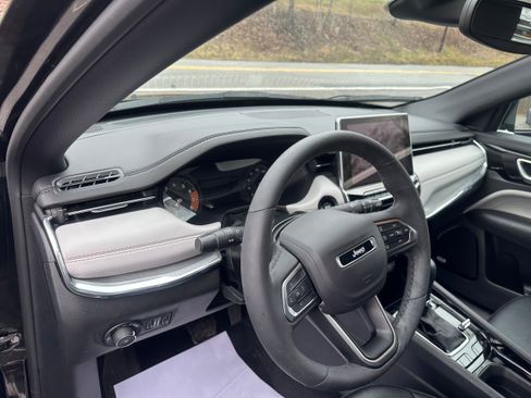 Used 2024 Jeep Compass Limited w/ Sun and Sound Group image 31