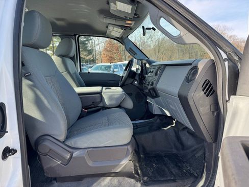 Used 2014 Ford F250 XL w/ Snow Plow Prep Package image 18
