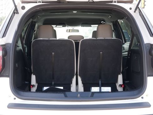 Certified 2018 Ford Explorer XLT AWD/4WD image 11