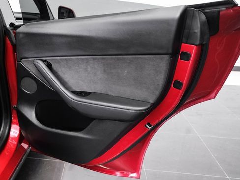 Used 2020 Tesla Model Y Long Range image 41