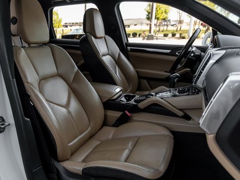 Used 2017 Porsche Cayenne S image 43