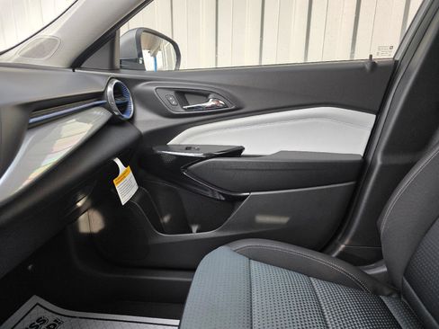 Used 2026 Chevrolet Trax LT w/ LT Convenience Package FWD image 20
