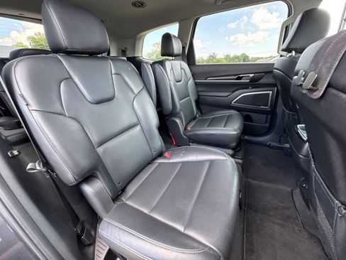 Used 2025 Kia Telluride S FWD image 27